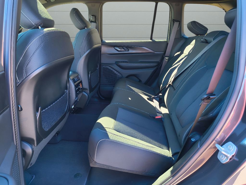 New 2025 Jeep Grand Cherokee Laredo X w/ Luxury Tech Group I image 25