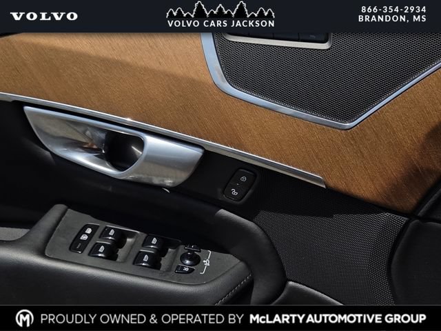 Used 2024 Volvo XC90 B5 Plus w/ Protection Package Premier AWD/4WD image 18