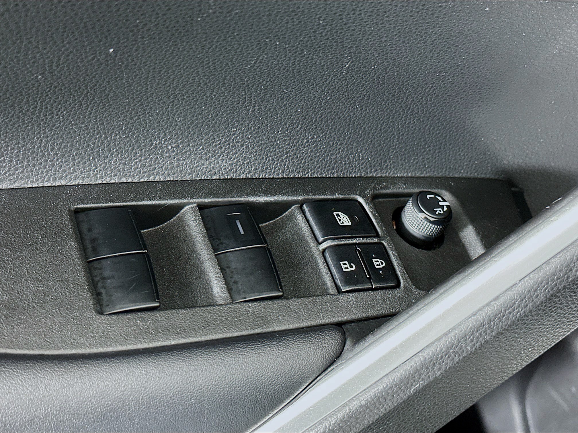 Used 2022 Toyota Corolla Cross LE FWD image 15