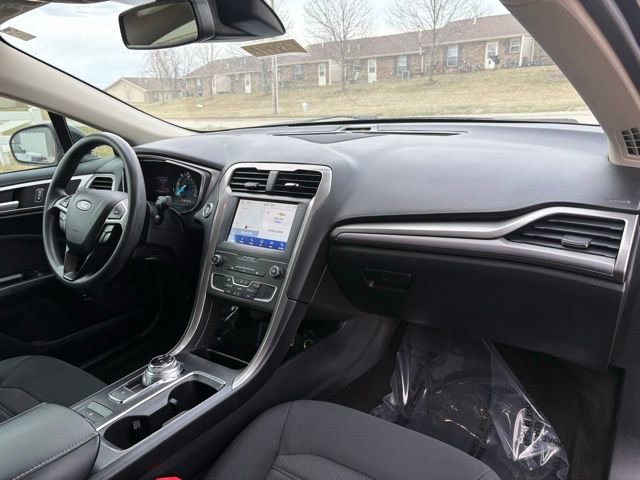 Used 2020 Ford Fusion SE image 19