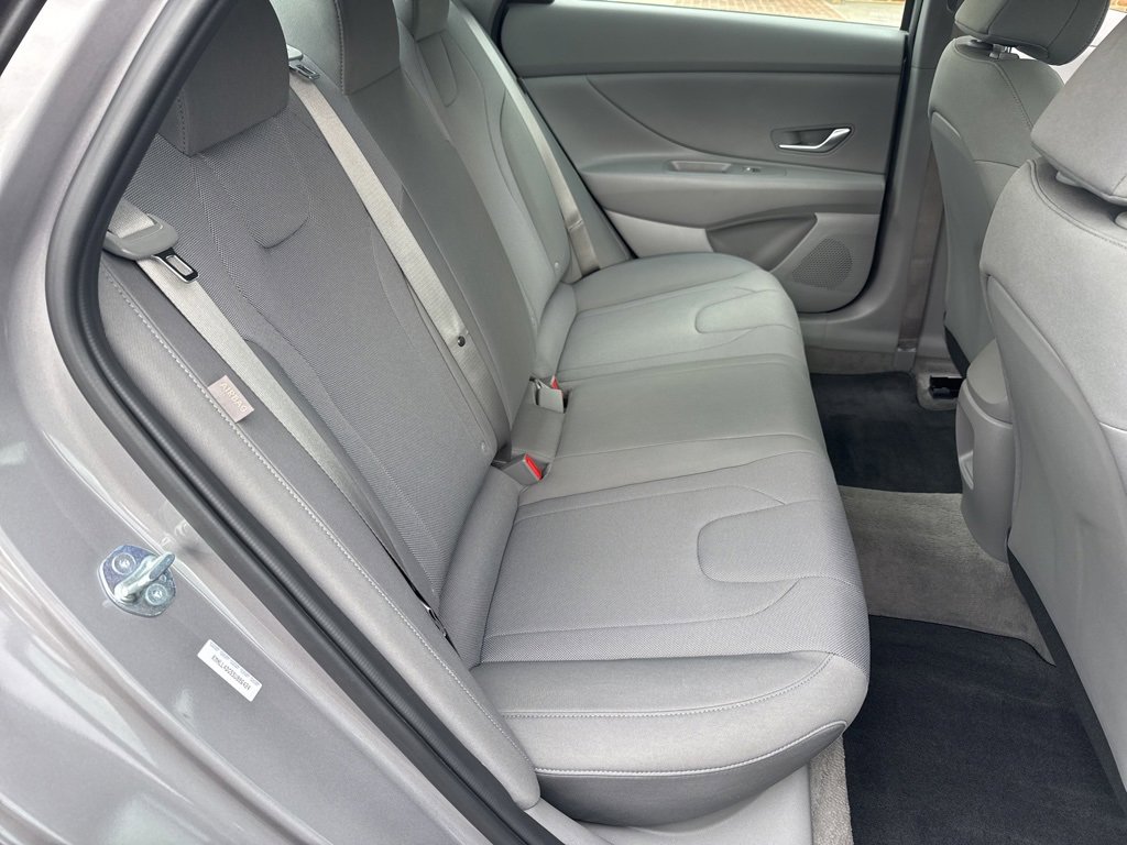 Used 2025 Hyundai Elantra SE w/ Cargo Package image 38