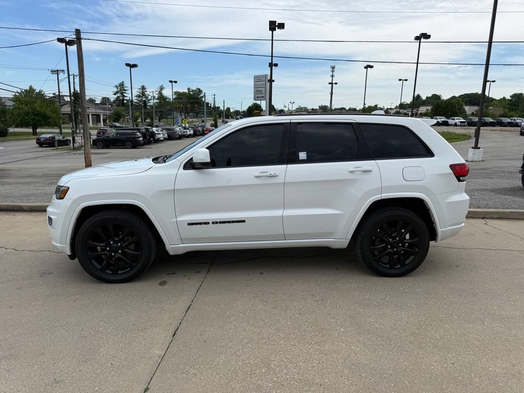 Used 2018 Jeep Grand Cherokee Altitude AWD/4WD image 9