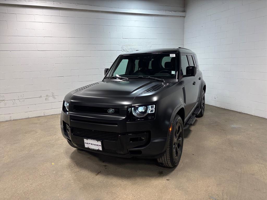 Used 2023 Land Rover Defender 110 SE image 2