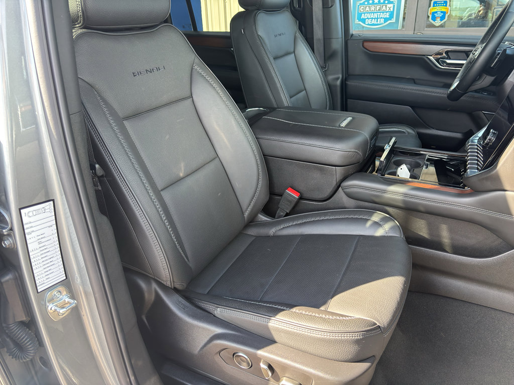 Used 2025 GMC Yukon XL Denali AWD/4WD image 10