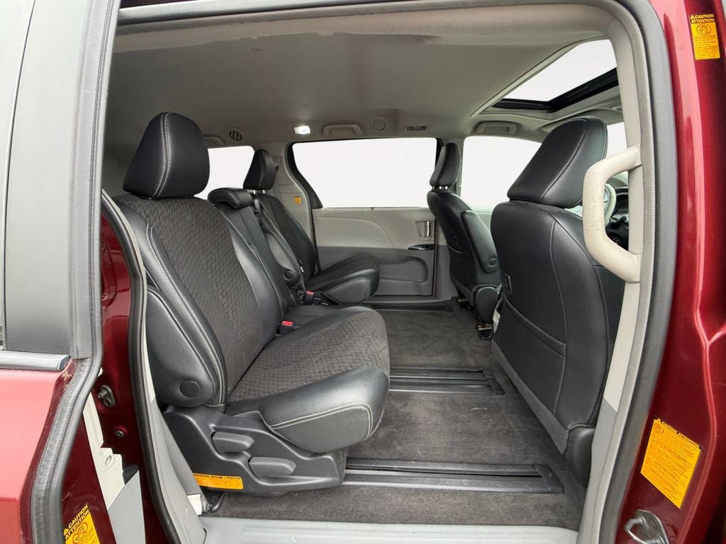 Used 2013 Toyota Sienna SE FWD image 23