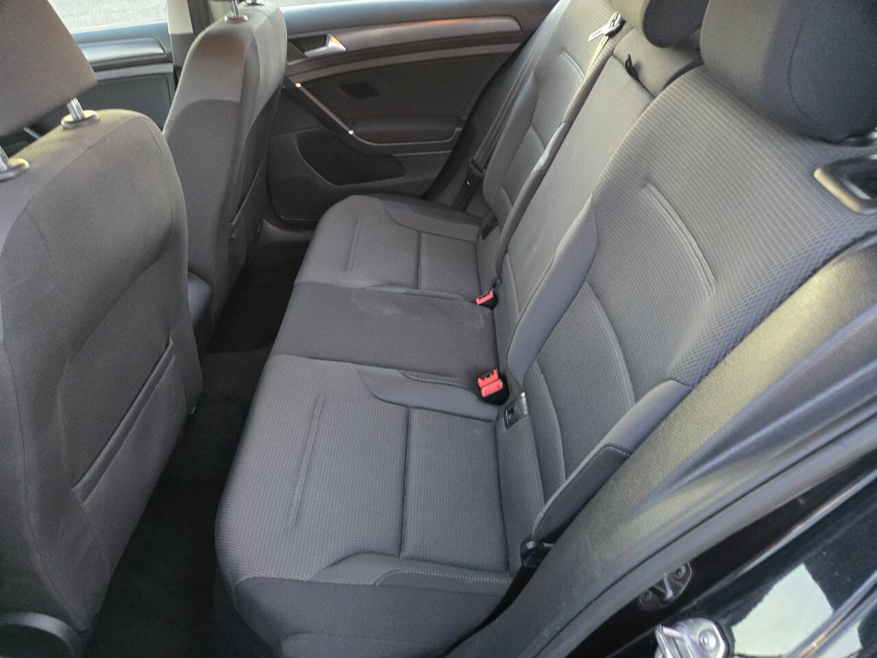 Used 2018 Volkswagen Golf S image 22