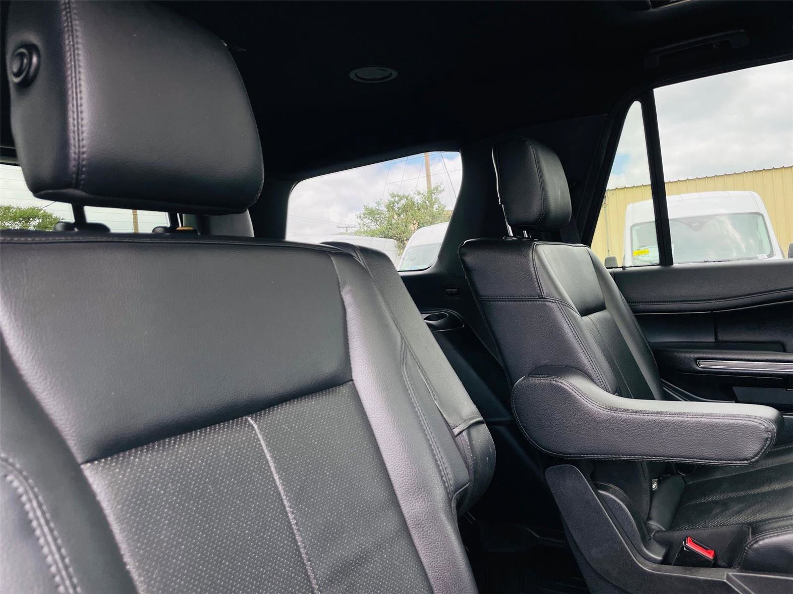 Used 2020 Ford Expedition XLT w/ Equipment Group 202A AWD/4WD image 21