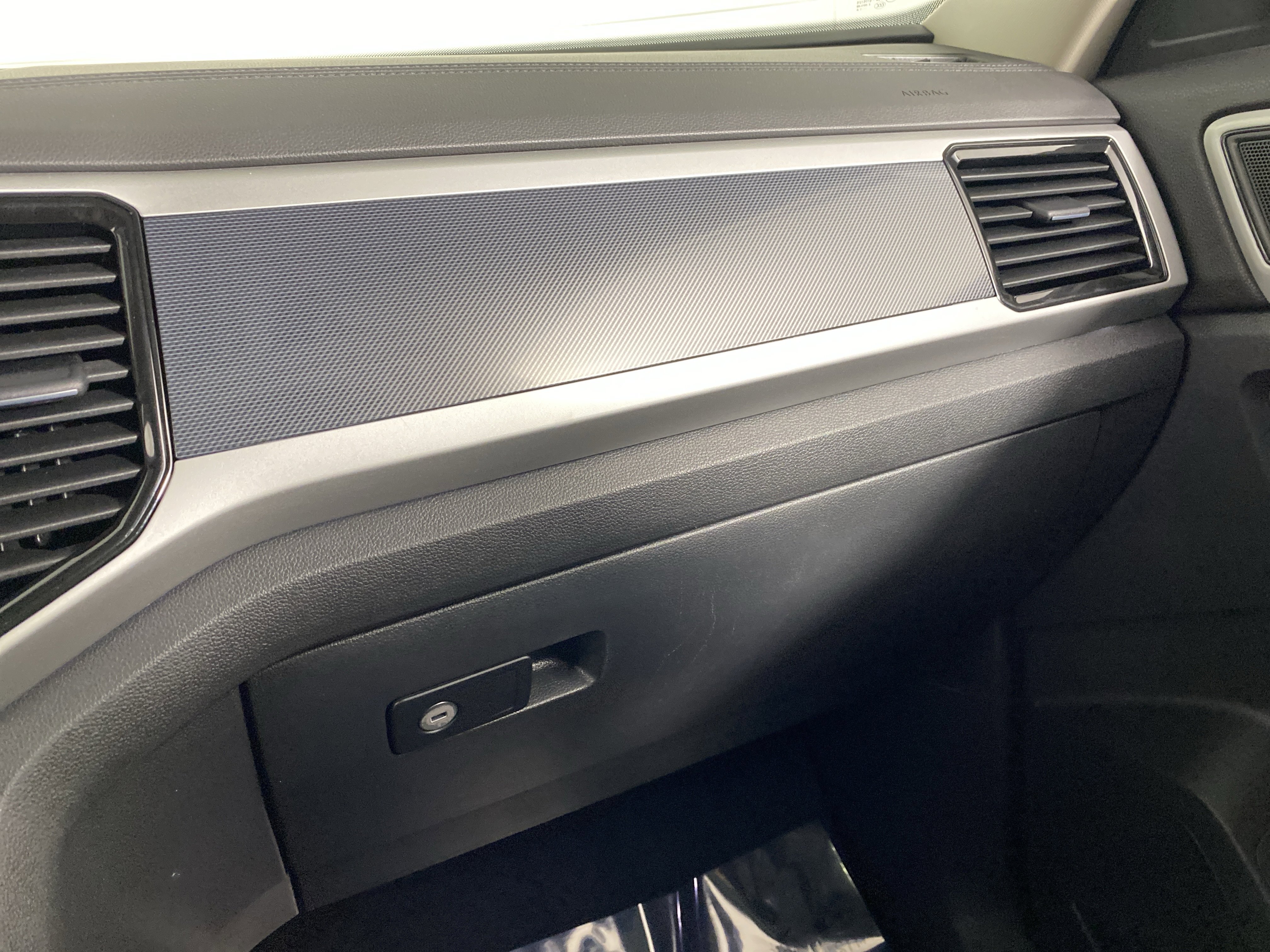 Used 2021 Volkswagen Atlas SEL R-Line image 32