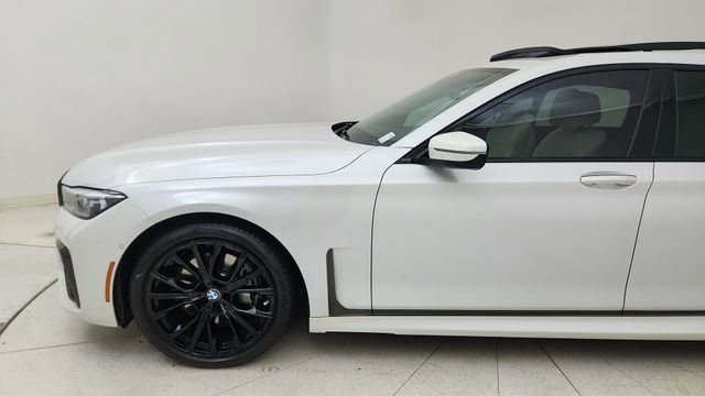 Used 2022 BMW 740i w/ M Sport Package image 9
