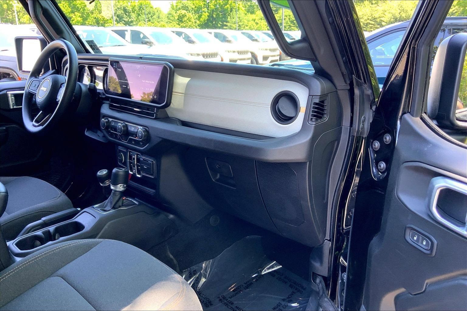 Certified 2024 Jeep Gladiator Sport AWD/4WD image 13