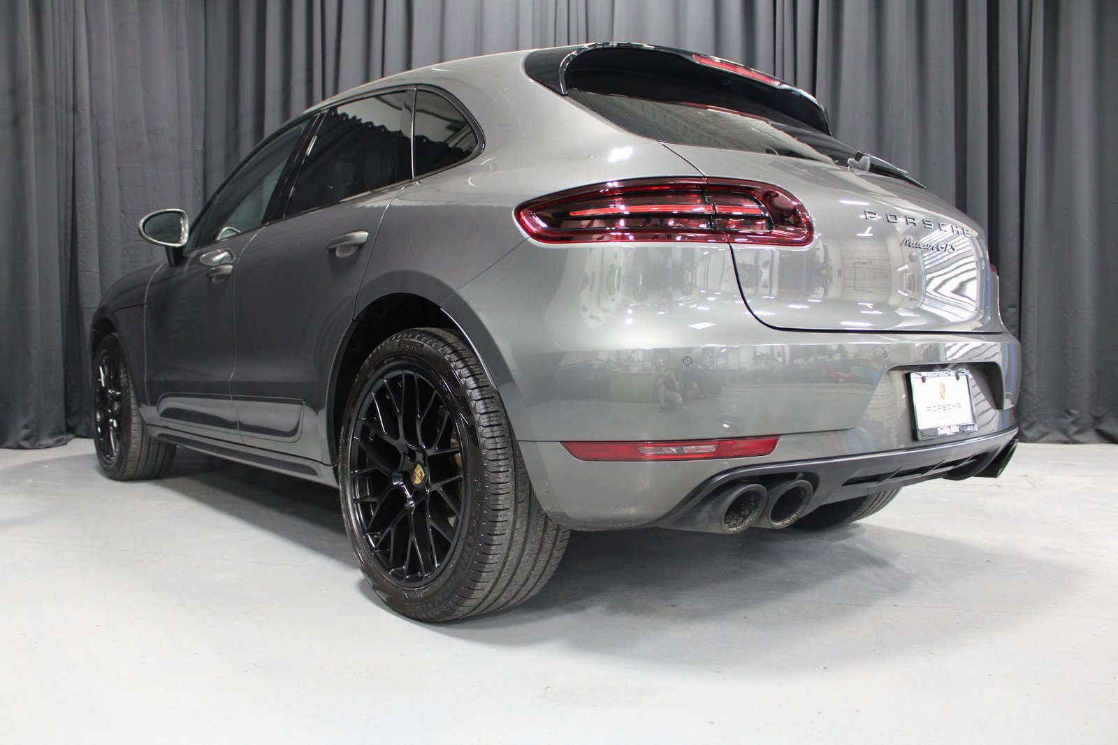 Used 2018 Porsche Macan GTS image 9
