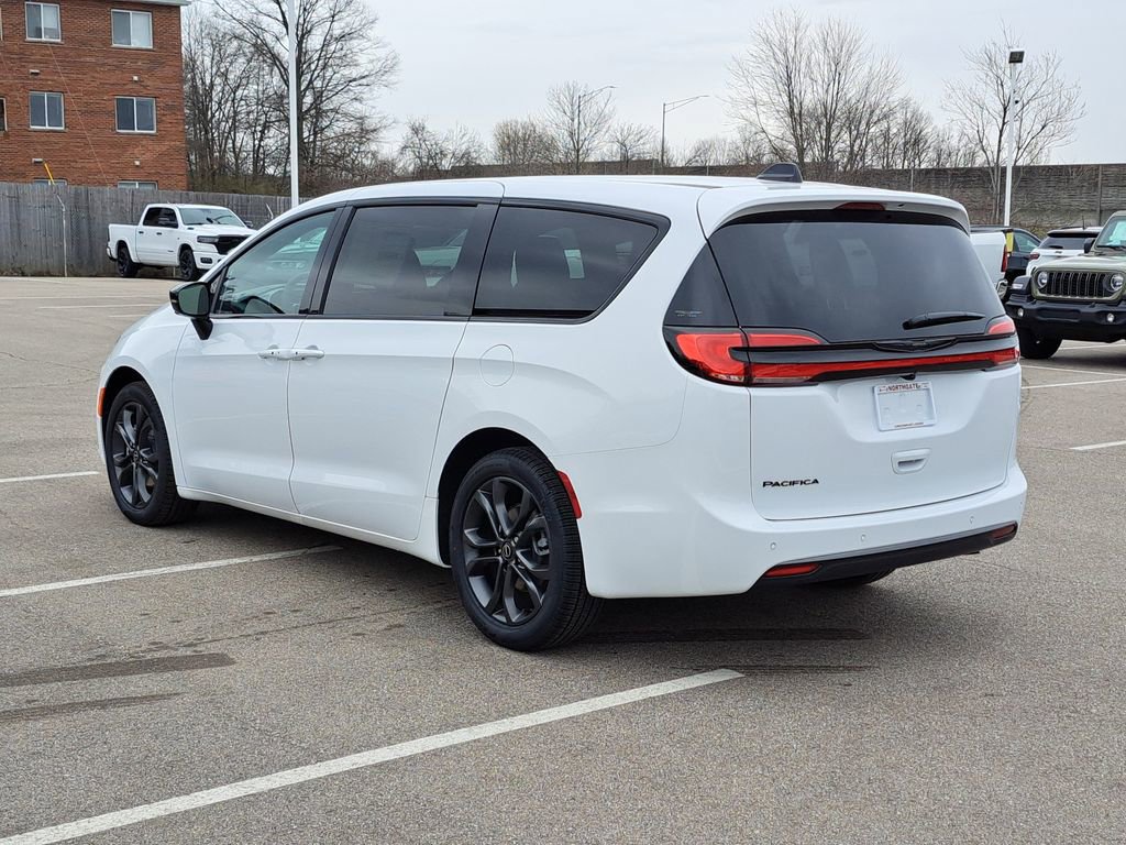 New 2026 Chrysler Pacifica Select image 3