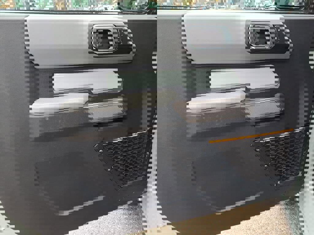 Used 2023 Ford Bronco Badlands image 15