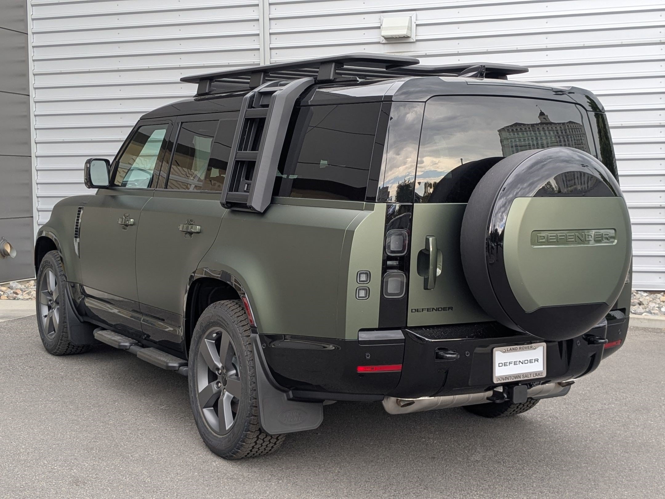 New 2026 Land Rover Defender 130 X-Dynamic SE AWD/4WD image 7