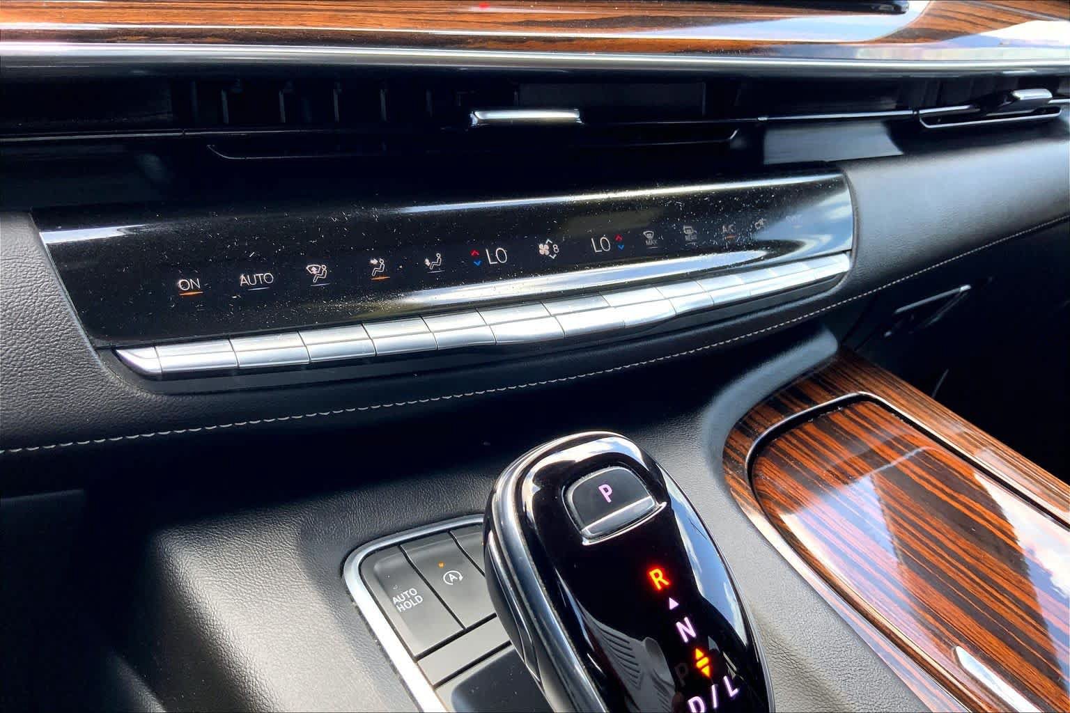 Used 2022 Cadillac Escalade Premium Luxury w/ Performance Package AWD/4WD image 35
