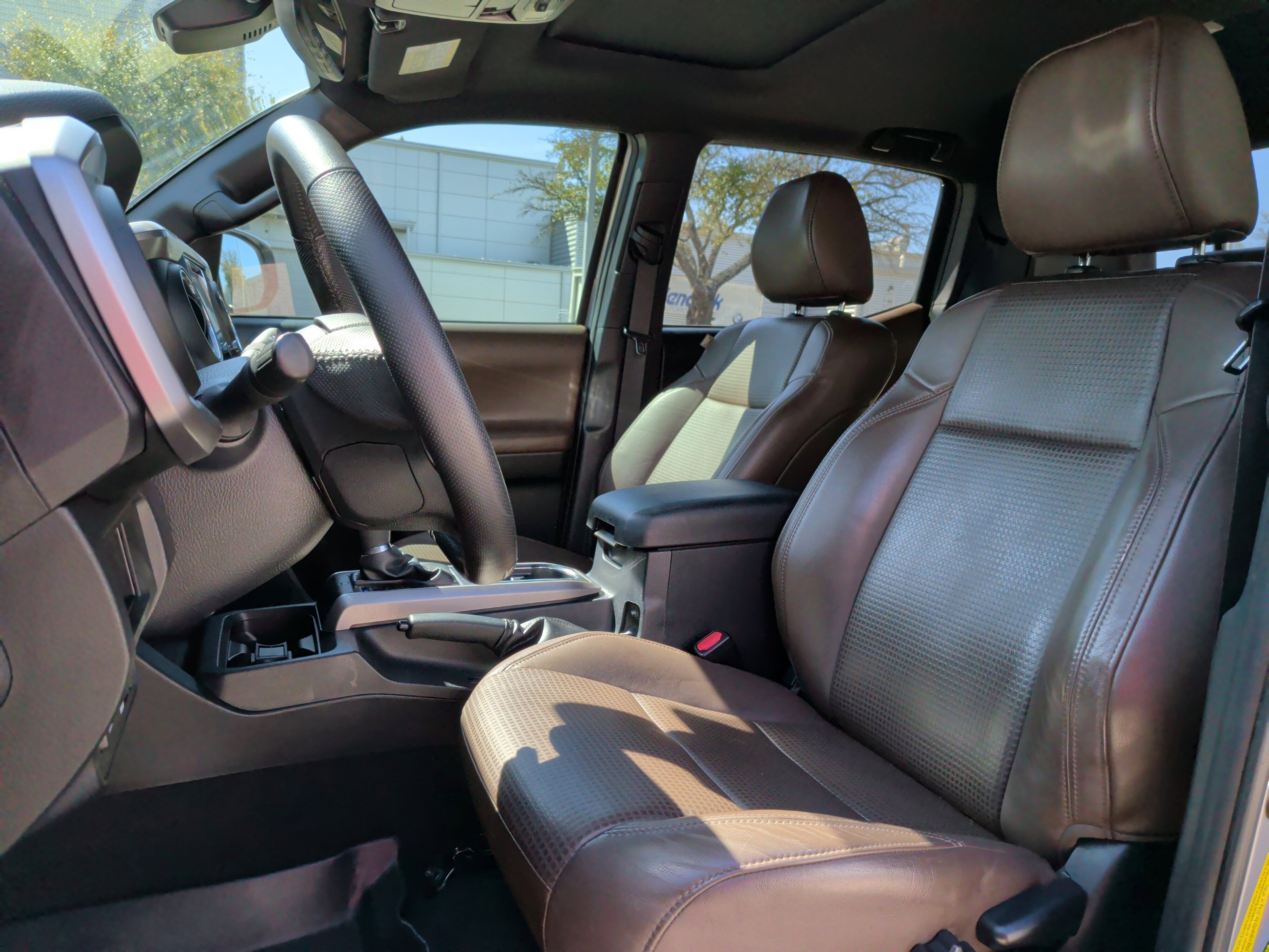 Used 2018 Toyota Tacoma Limited image 16