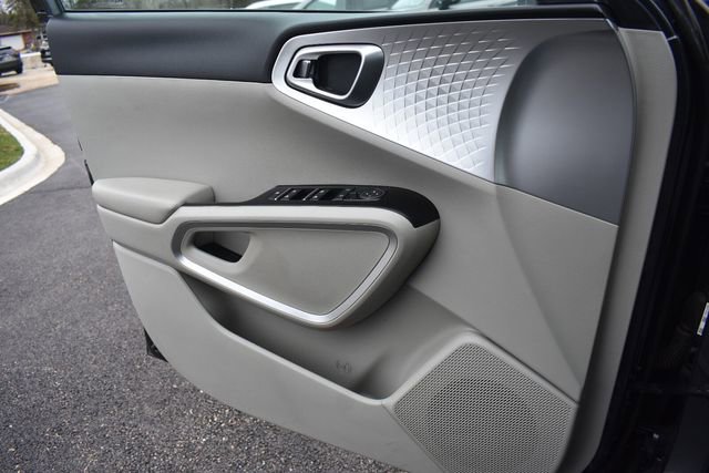 Certified 2022 Kia Soul LX w/ Technology Package image 28