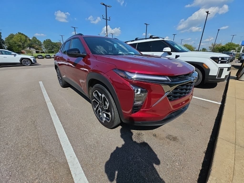 Used 2025 Chevrolet Trax RS w/ Sunroof Package