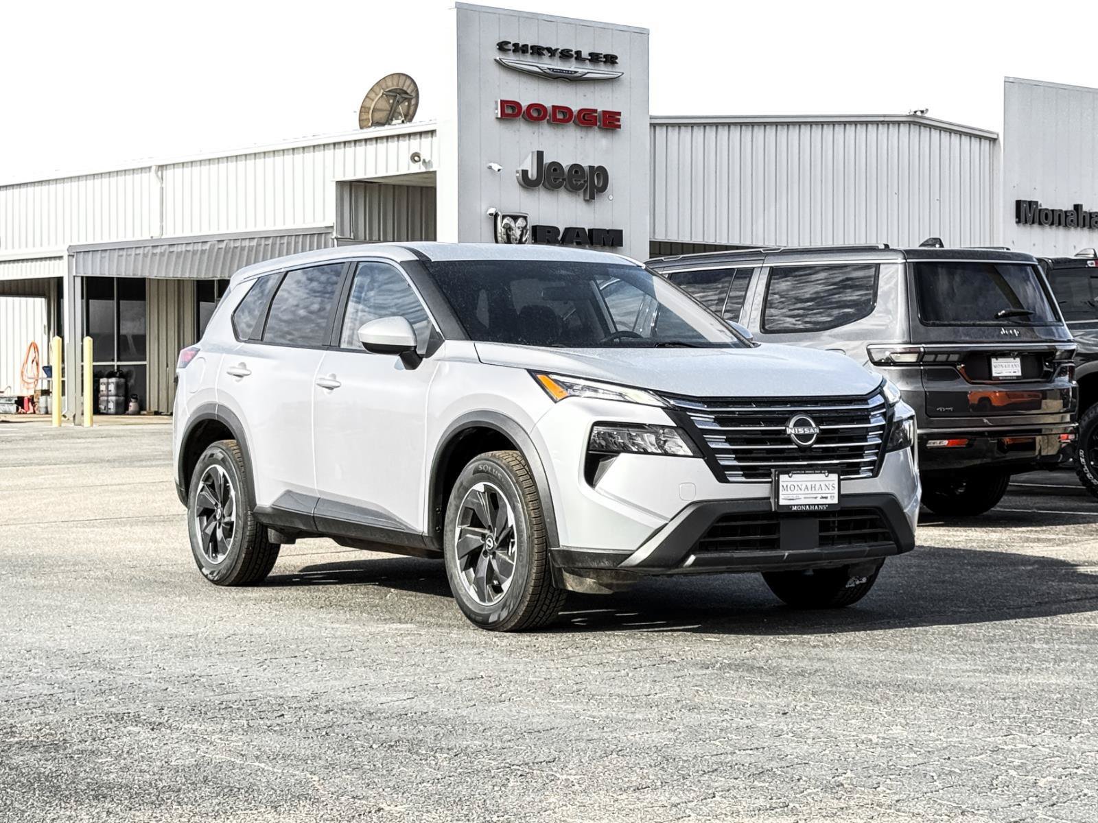 Used 2024 Nissan Rogue SV FWD image 6