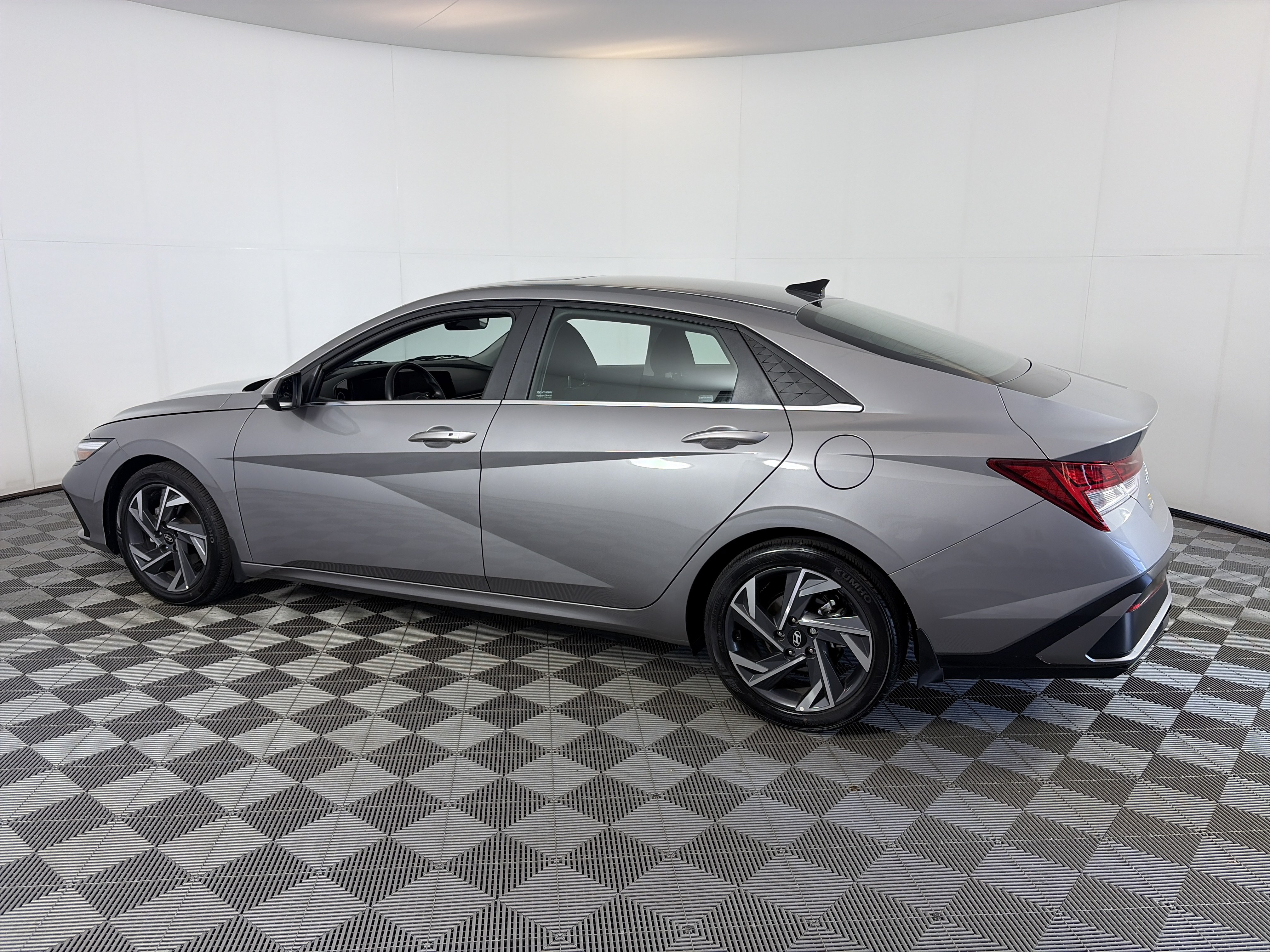 Certified 2024 Hyundai Elantra SEL w/ Convenience Package FWD image 4