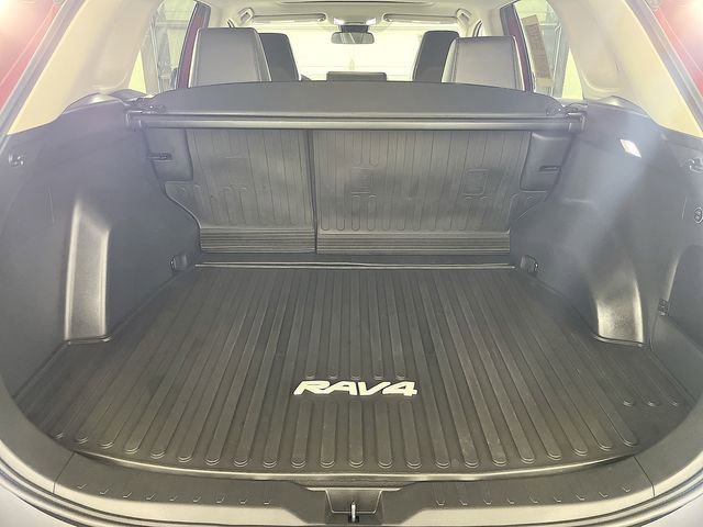 Used 2022 Toyota RAV4 XLE Premium image 25