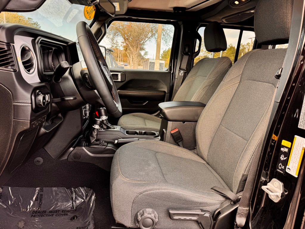 Used 2025 Jeep Wrangler Sahara image 18