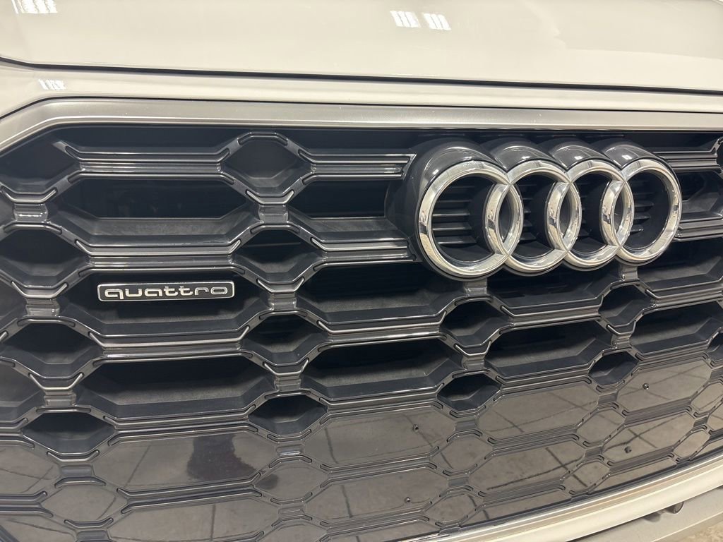 Used 2023 Audi Q5 2.0T Premium w/ Convenience Package image 10