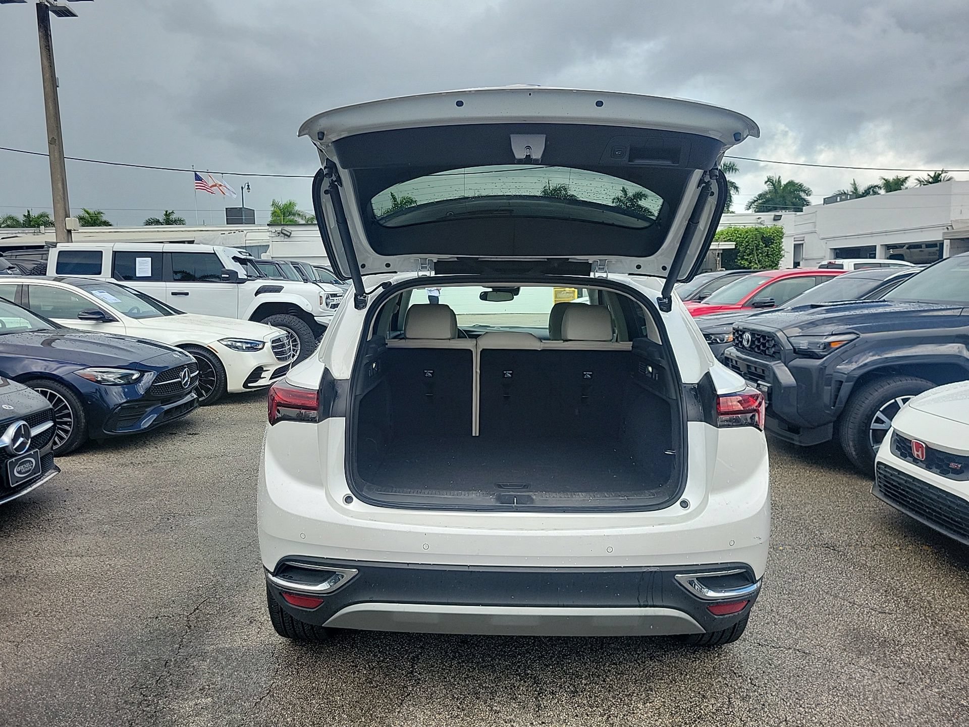Used 2023 Buick Envision Essence AWD/4WD image 11