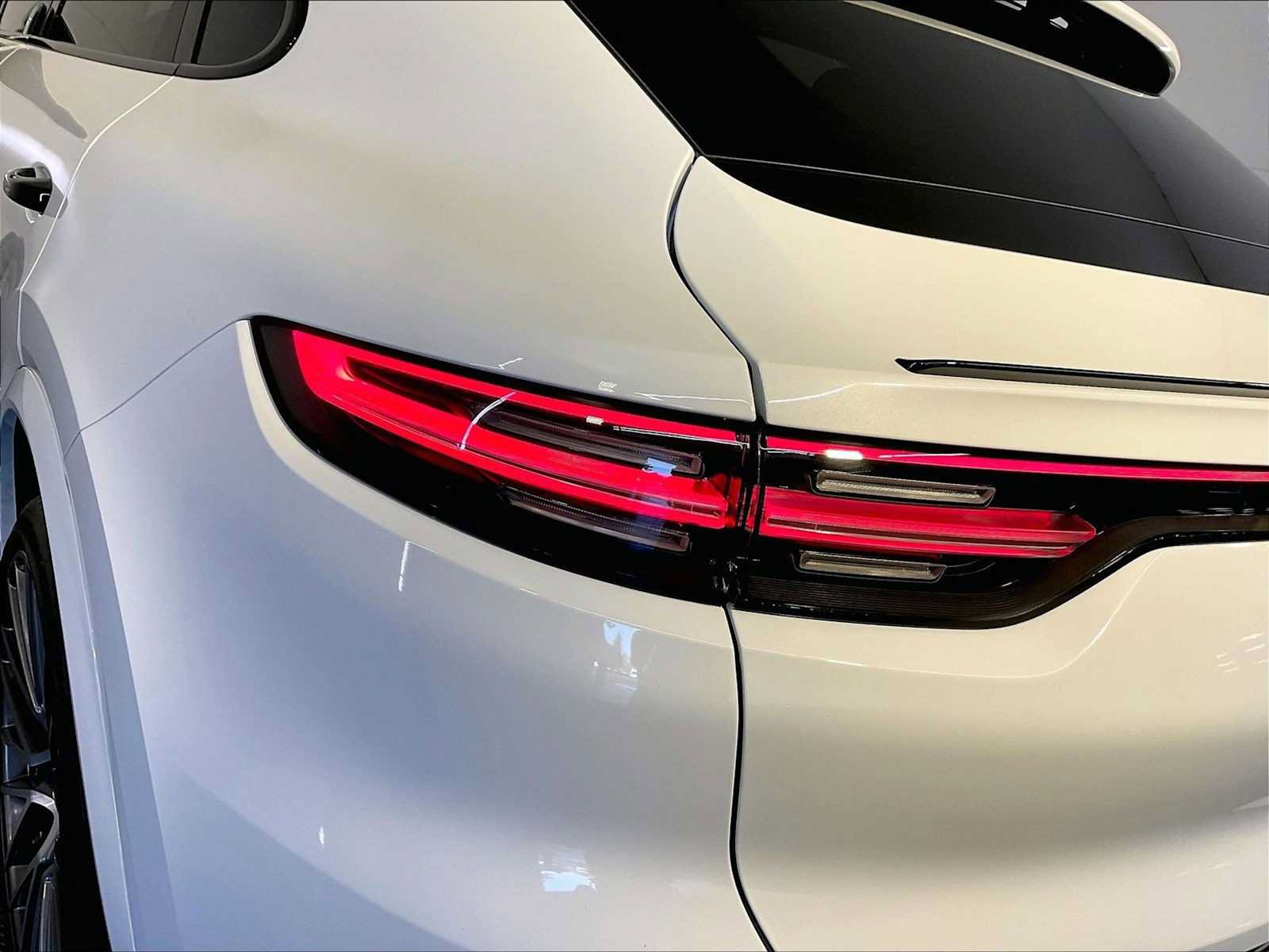 Certified 2023 Porsche Cayenne Coupe AWD/4WD image 30
