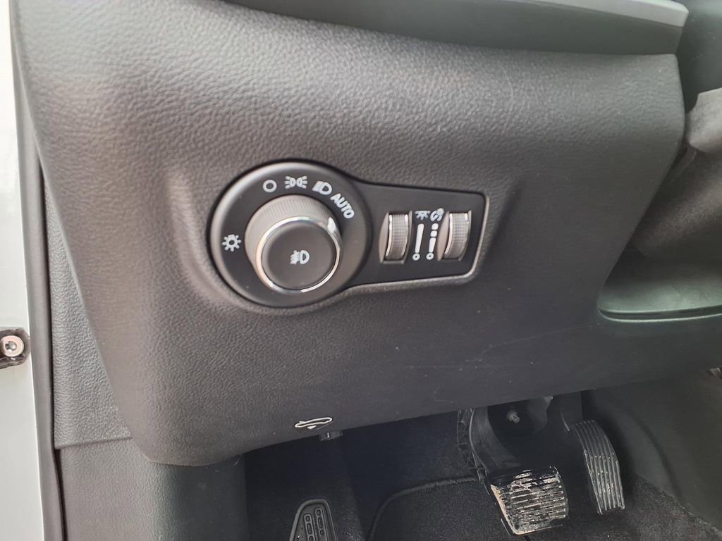 New 2026 Jeep Compass Limited w/ Sun, Sound & Navigation Group AWD/4WD image 21