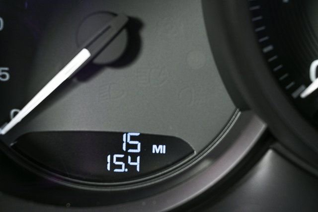 Certified 2026 Porsche Macan image 9