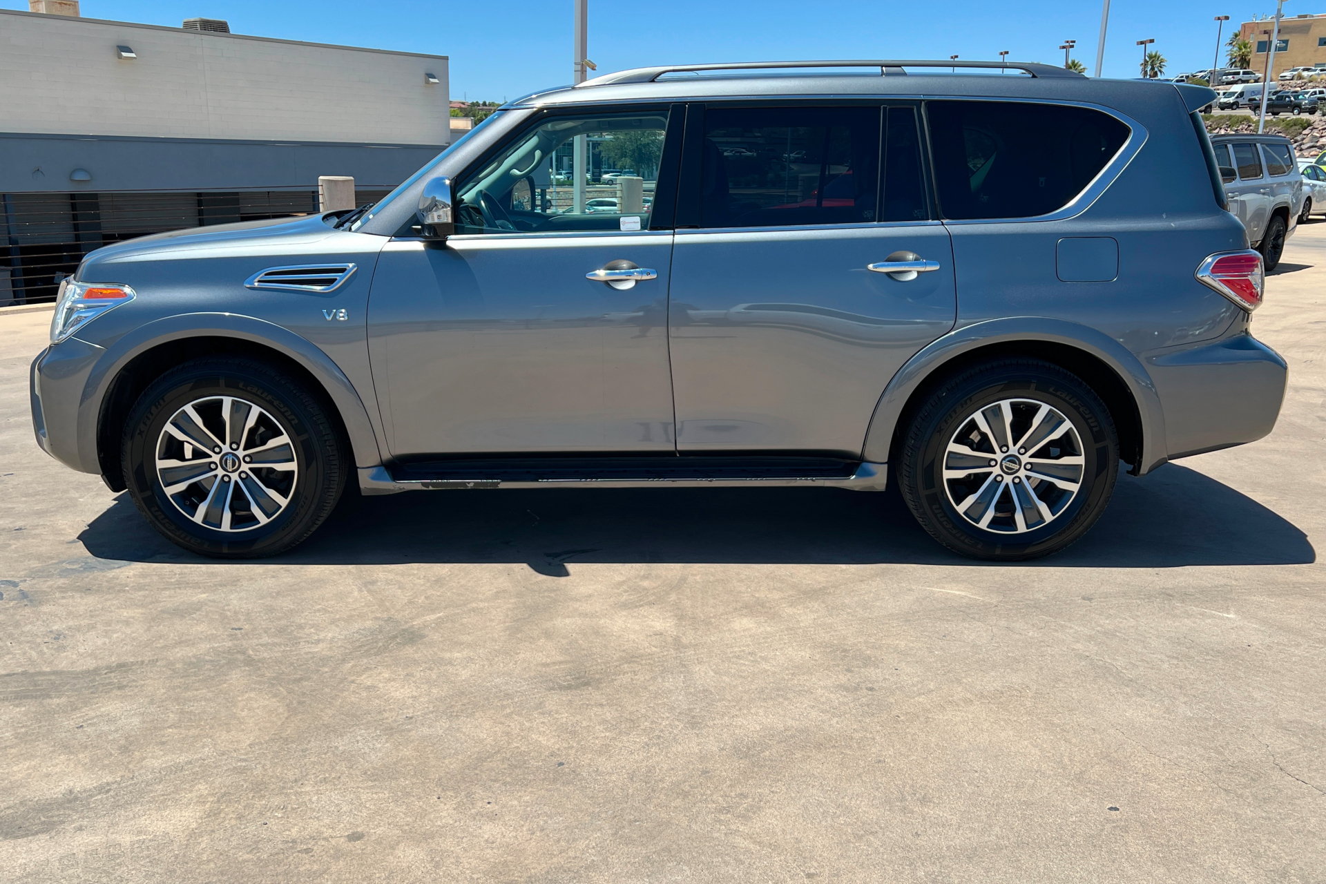 Used 2018 Nissan Armada SL w/ Moonroof Package AWD/4WD image 2