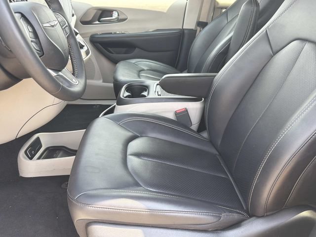 Used 2024 Chrysler Pacifica Limited FWD image 18