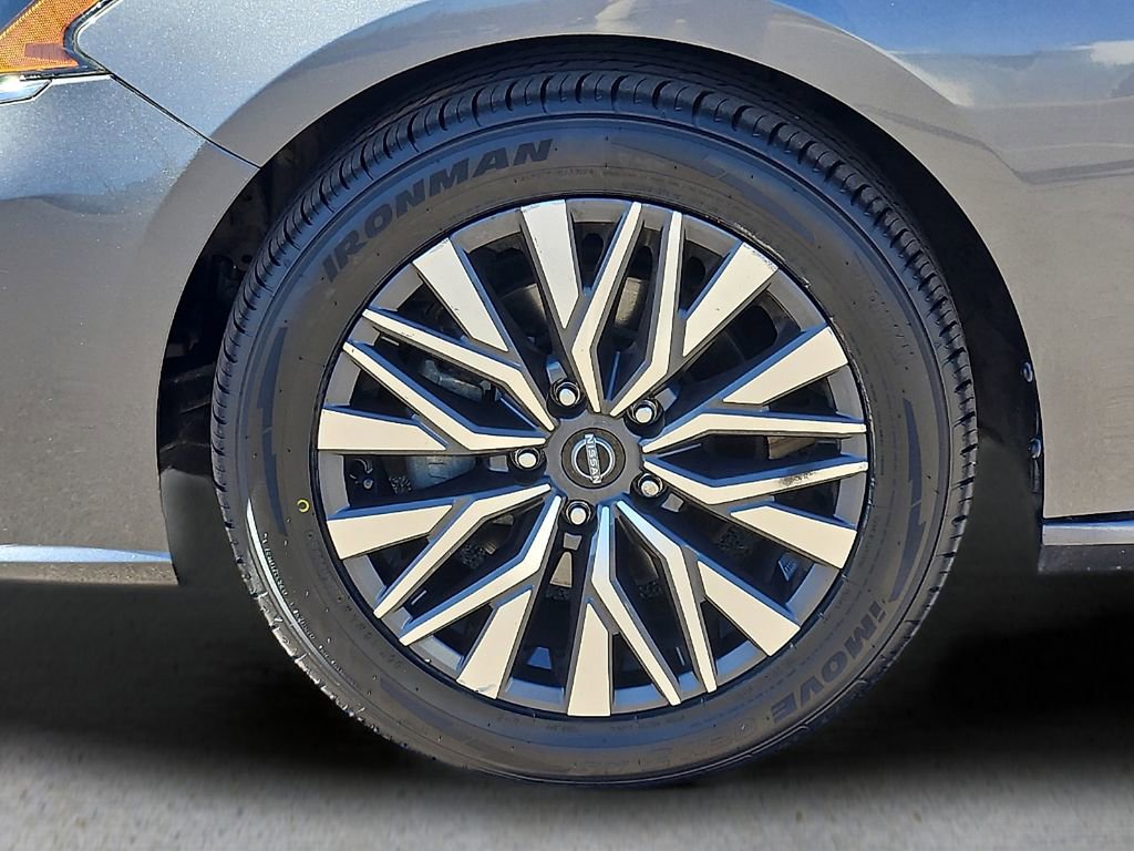 Used 2025 Nissan Altima 2.5 SV image 10