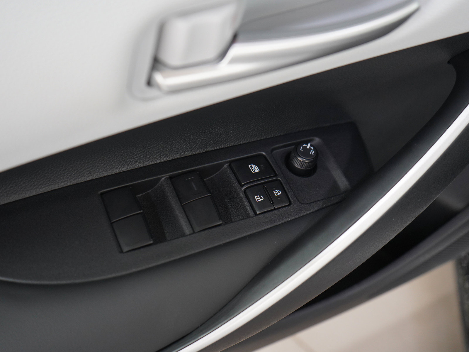 Used 2025 Toyota Corolla SE FWD image 18