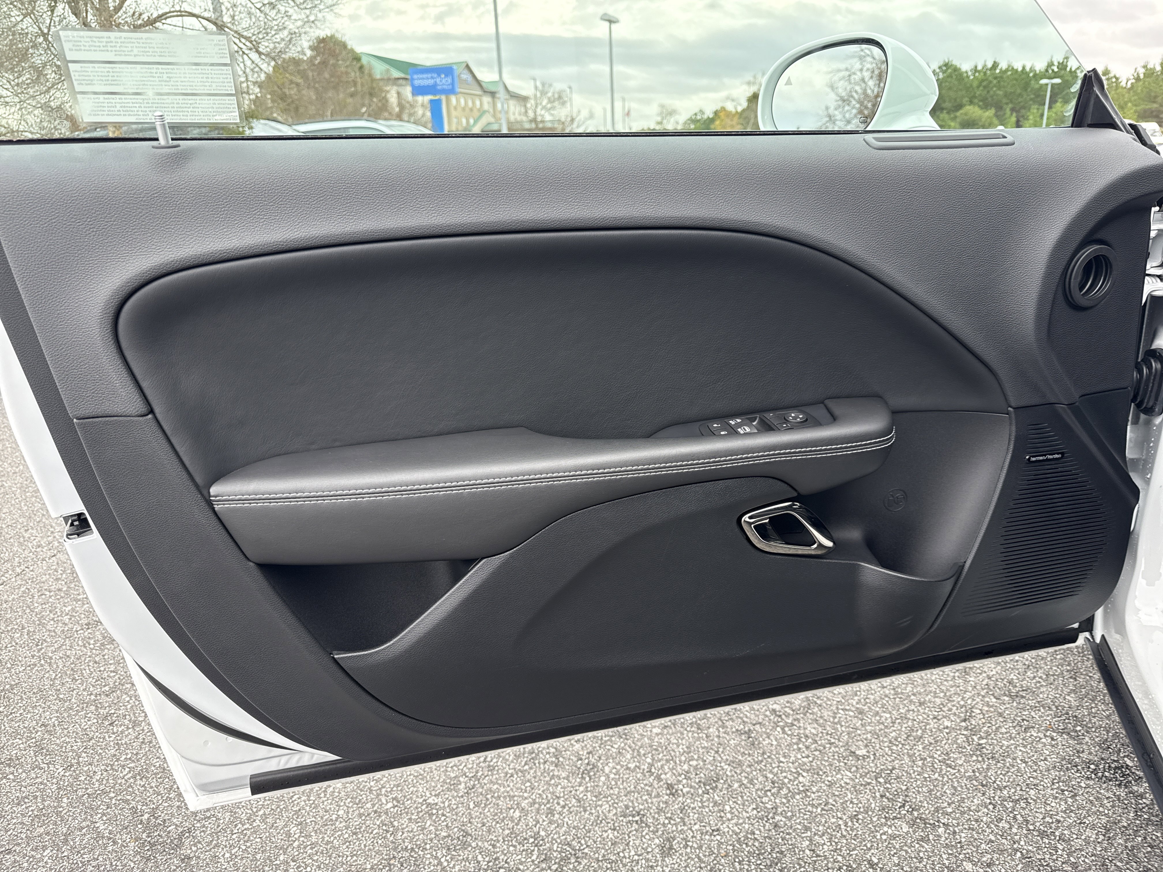 Used 2015 Dodge Challenger SRT Hellcat image 25