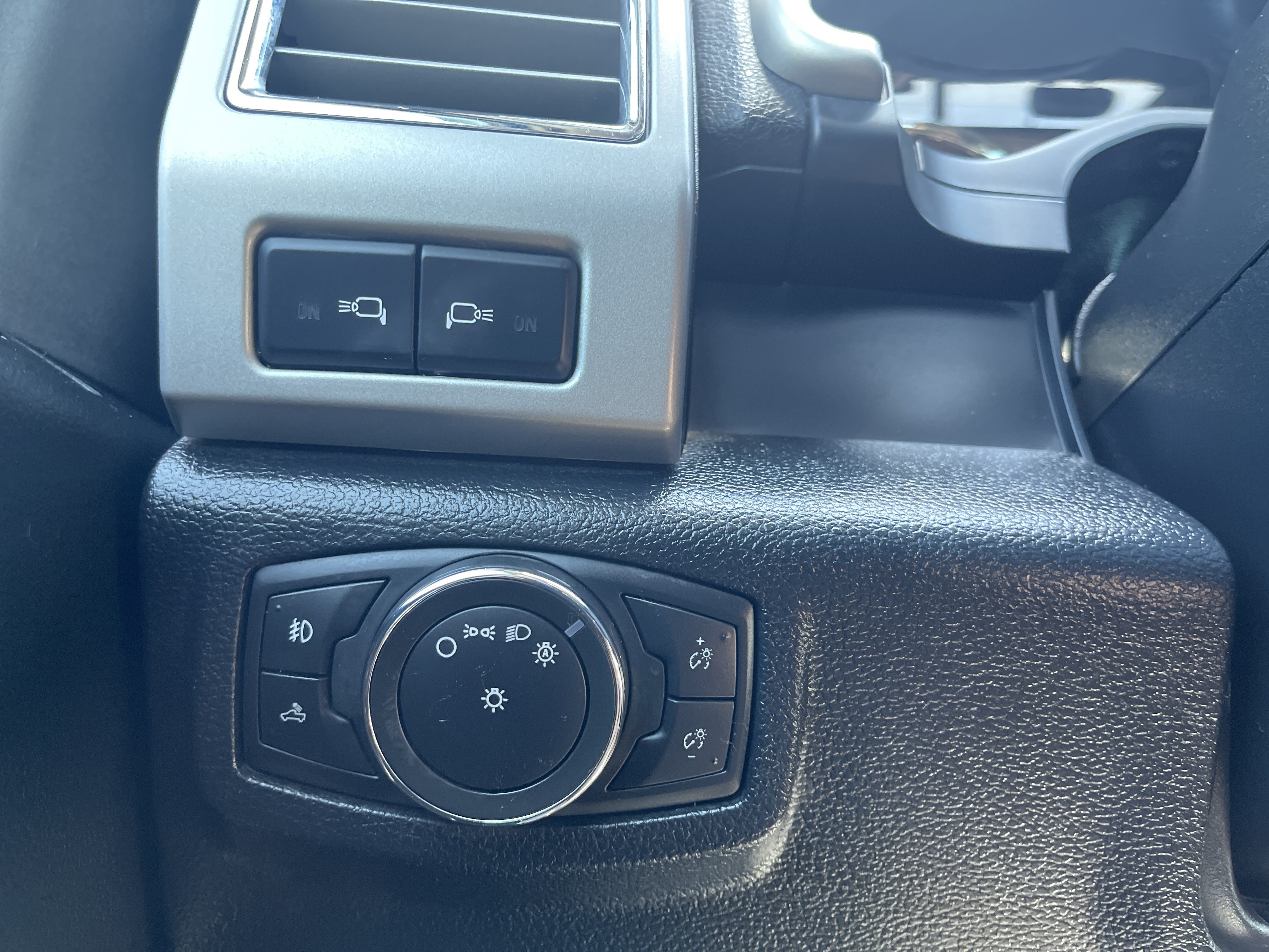 Used 2016 Ford F150 Lariat w/ Equipment Group 502A Luxury RWD image 21