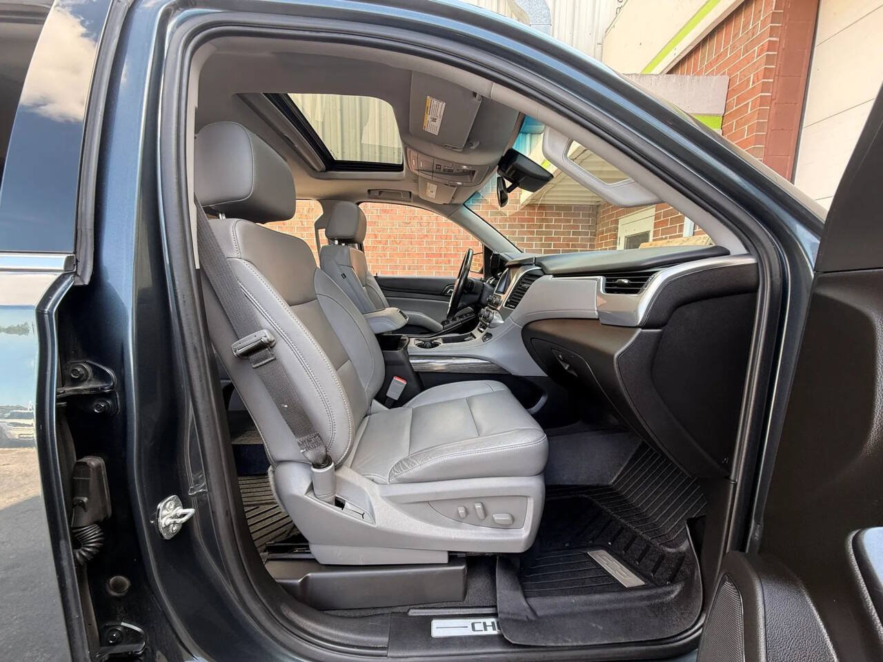 Used 2019 Chevrolet Tahoe LT w/ LT Signature Package AWD/4WD image 26