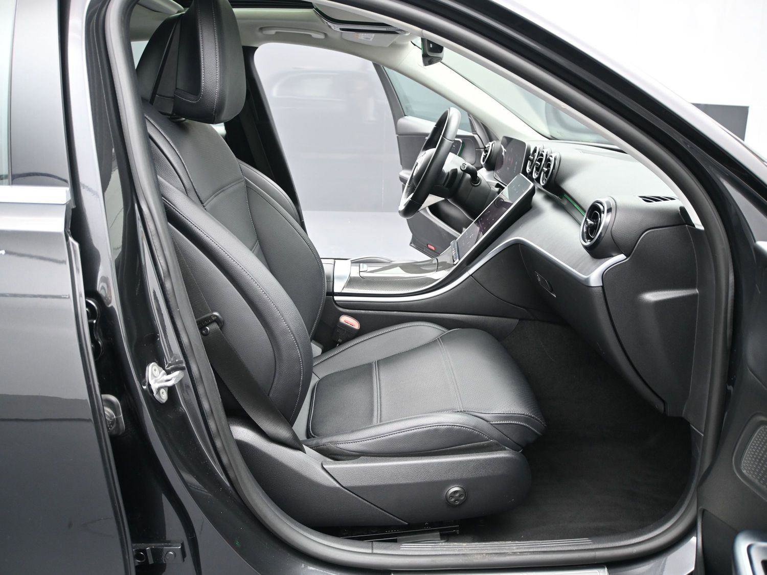 Used 2022 Mercedes-Benz C 300 Sedan image 14