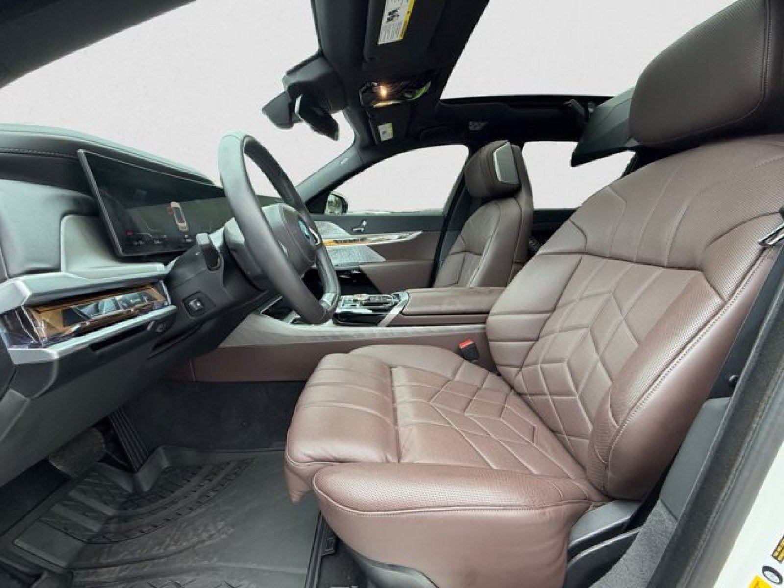Used 2023 BMW i7 xDrive60 AWD/4WD image 10