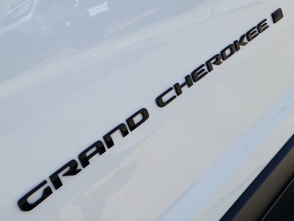 New 2025 Jeep Grand Cherokee L Laredo AWD/4WD image 12
