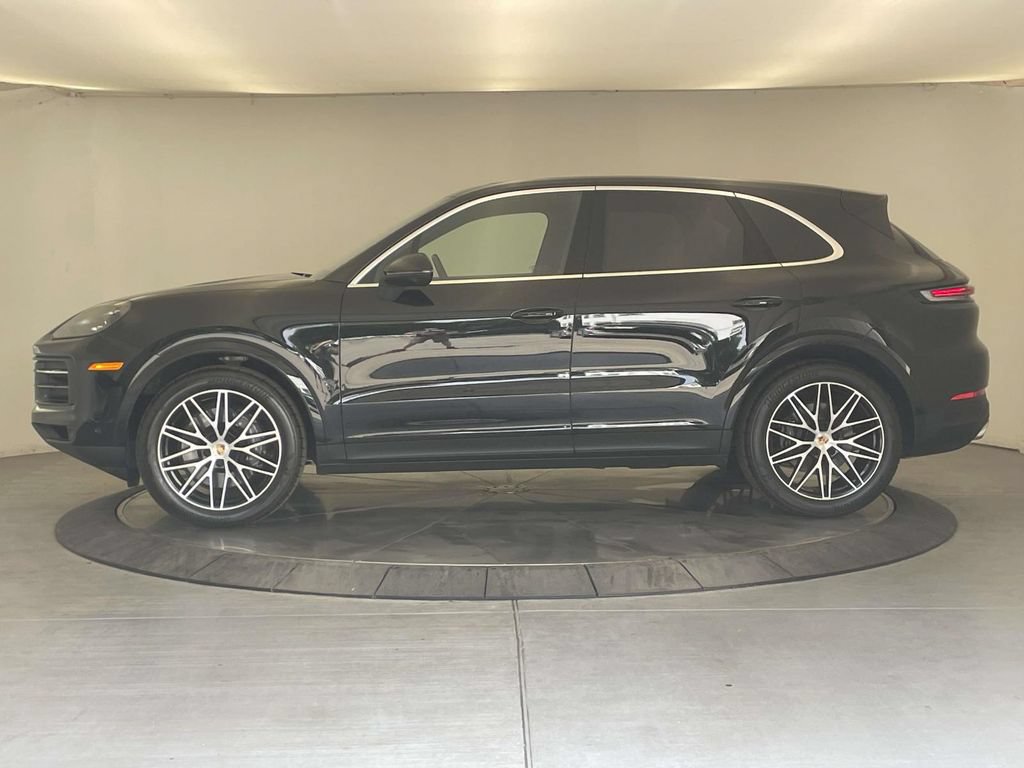Certified 2025 Porsche Cayenne AWD/4WD image 2