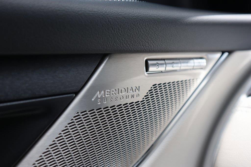 New 2025 Jaguar F-PACE R-Dynamic S image 24