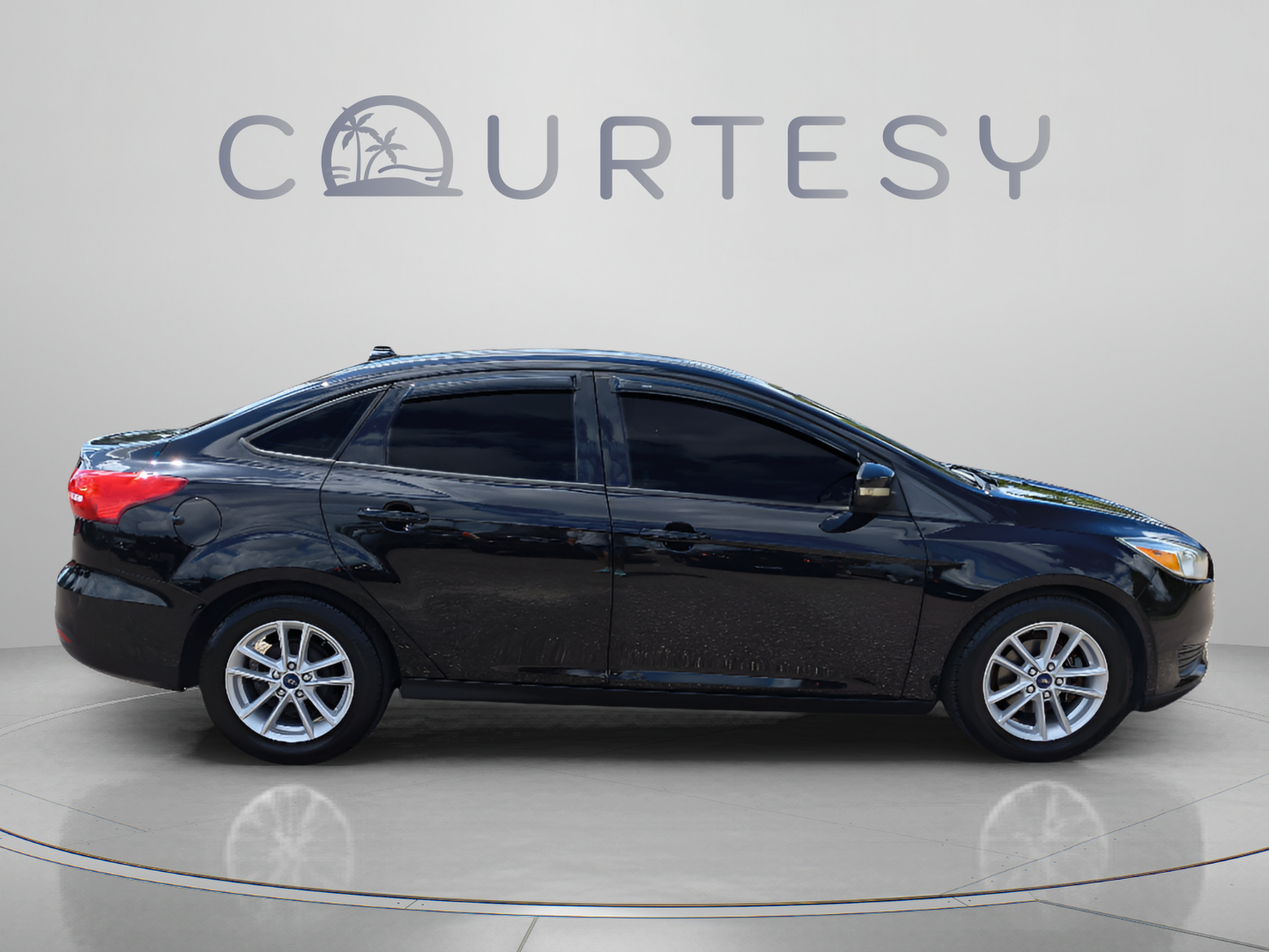 Used 2017 Ford Focus SE w/ Cold Weather Package FWD image 8