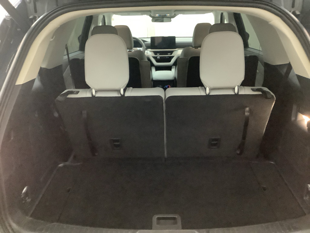 Used 2025 Ford Explorer Active w/ Active Comfort Package image 8