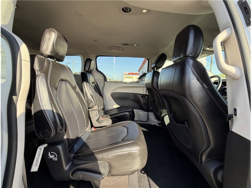 Used 2021 Chrysler Voyager Lxi image 25