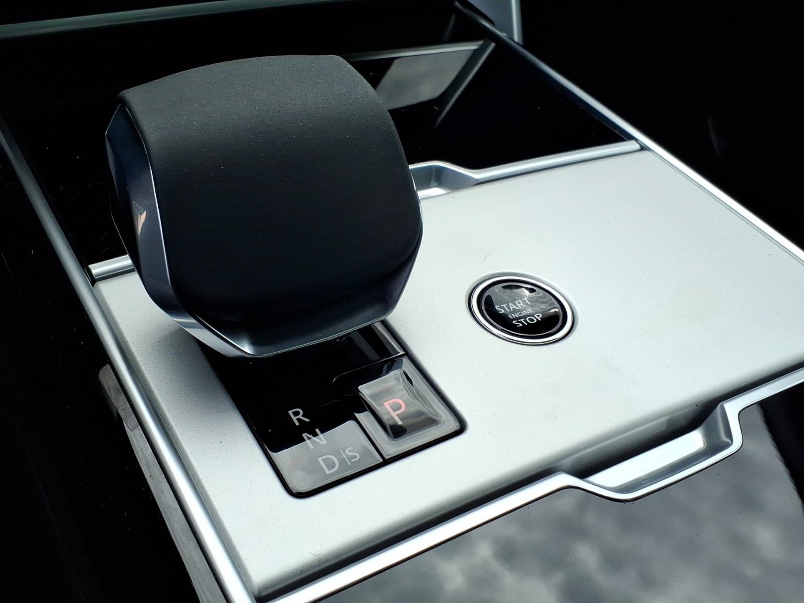 New 2026 Land Rover Range Rover SE AWD/4WD image 13