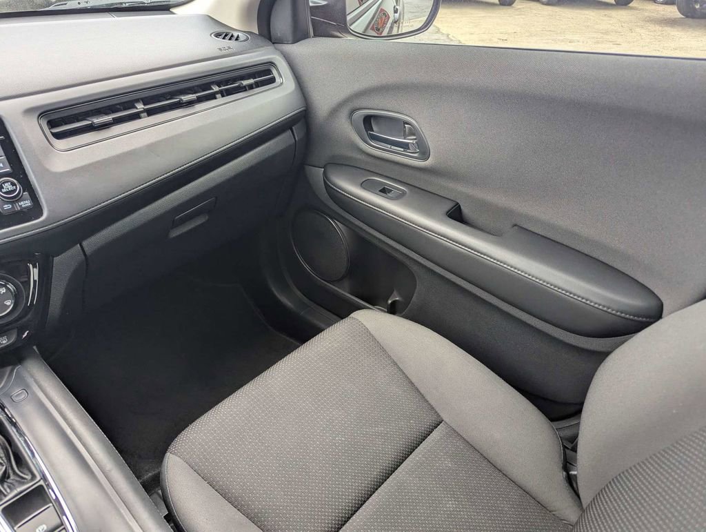 Used 2021 Honda HR-V LX image 17