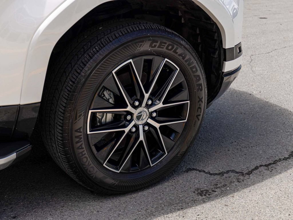 Used 2024 Lexus GX 550 w/ Accessory Package (31) AWD/4WD image 9