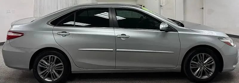 Used 2017 Toyota Camry SE FWD image 4